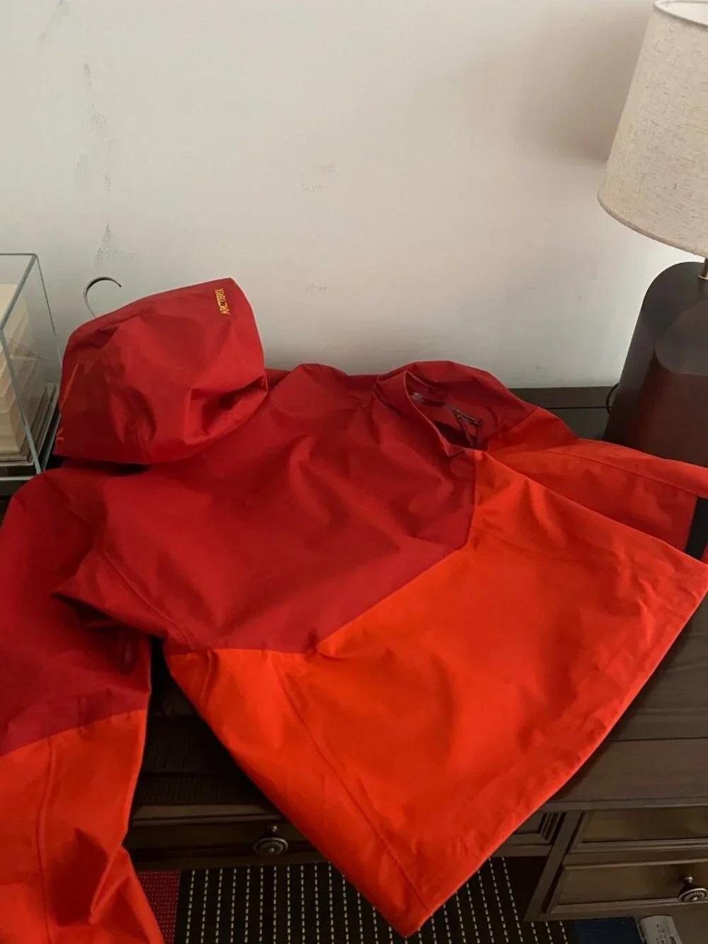 Arc'teryx Alpha SV Jacket, two-tone GORE-TEX hardshell, size L.